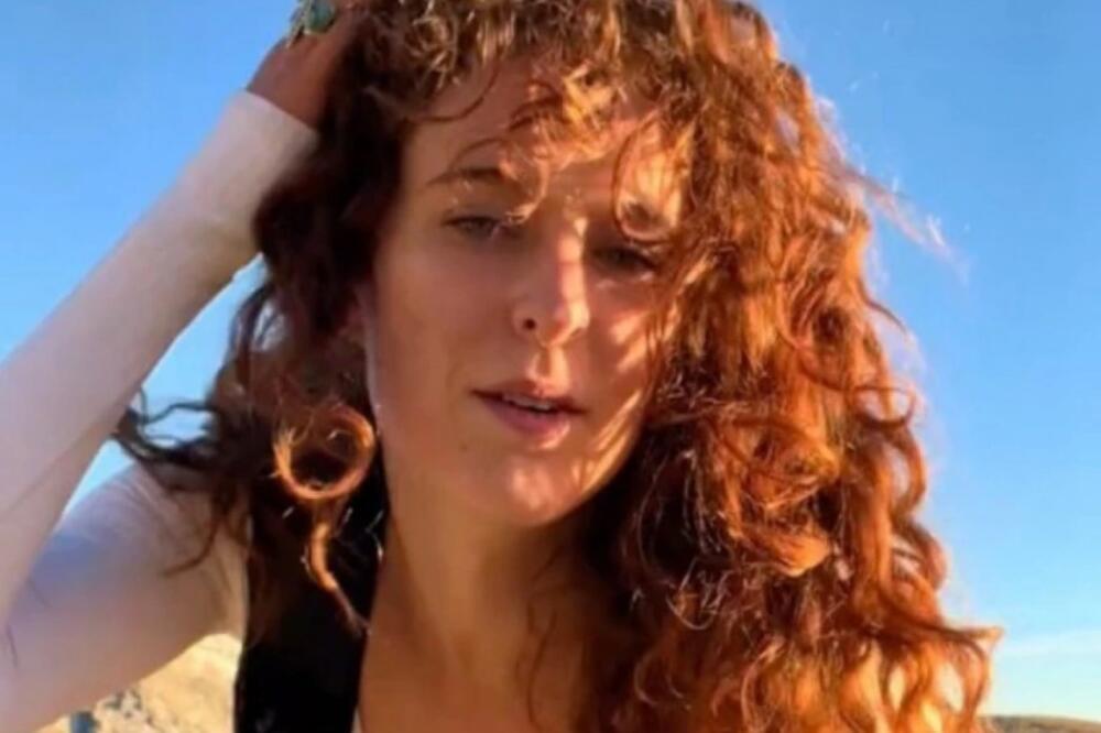 BLAGO ONOM KOGA ONA UČI PLANINARENJU: Fatalna Vanesa oblači suknju kada se sprema za... (VIDEO)