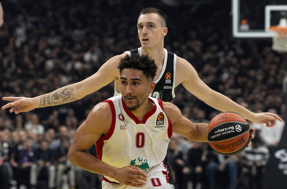 Maodo Lo sa loptom na jednom od mečeva protiv Partizana