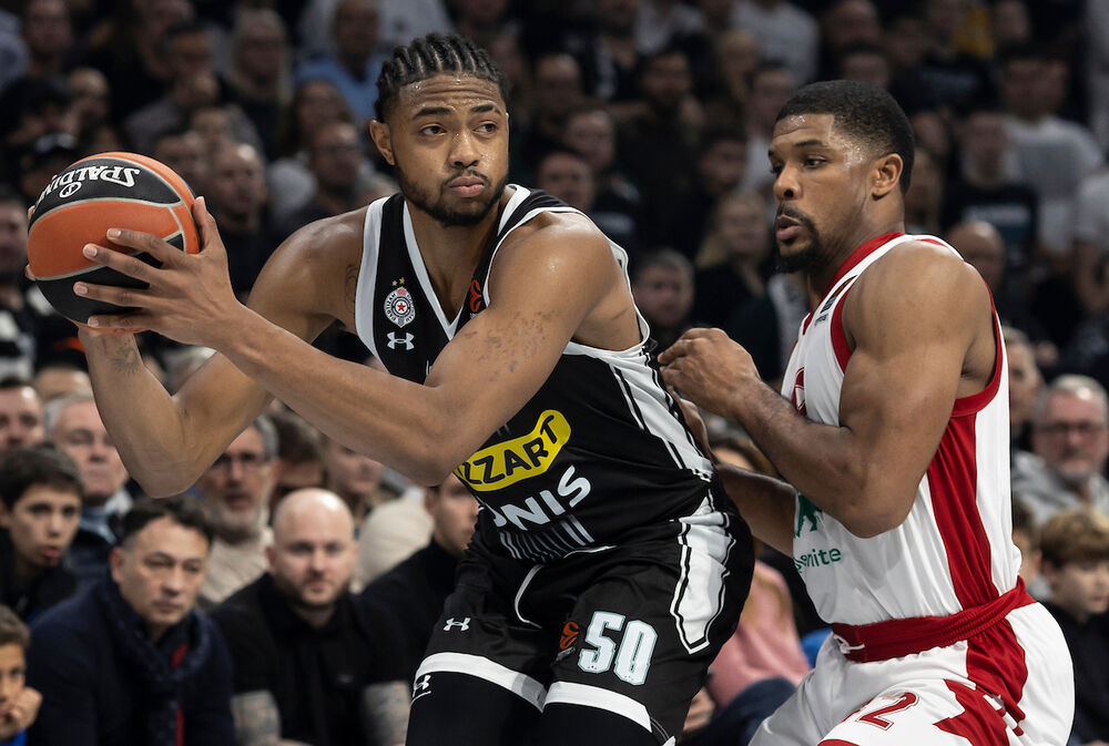 Bruno Kaboklo u duelu sa Kajlom Hajnsom