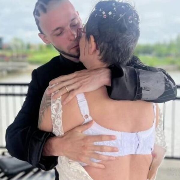 Šta radiš to bre, možda ćeš imati ćerku: Ljudi pobesneli zbog slike mlade sa venčanja, pitaju se da li je normlana