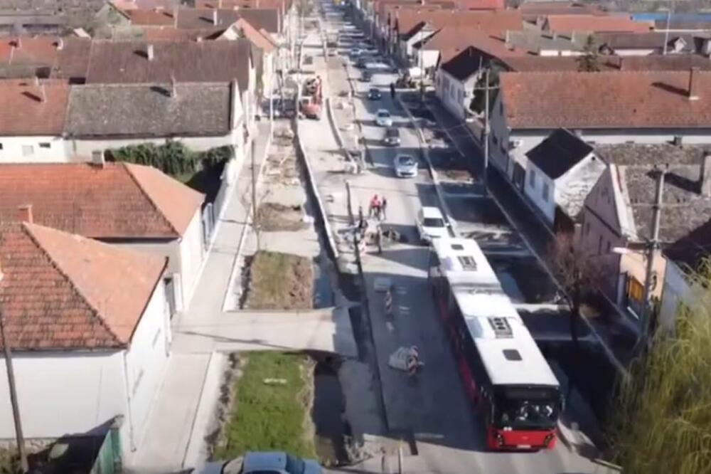 VOZAČI ODUŠEVLJENI - DOBILI JOŠ JEDNU SAOBRAĆAJNU TRAKU! Evo koja ulica u Zemunu je obnovljena početkom godine!