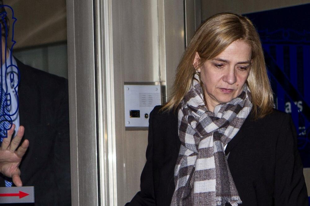 KRISTINA SE ZBOG MUŽA OSRAMOTILA,IZGUBILA TITULU I UMALO ZAVRŠILA IZA REŠETAKA: Ono što joj je uradio NAKON SVEGA..