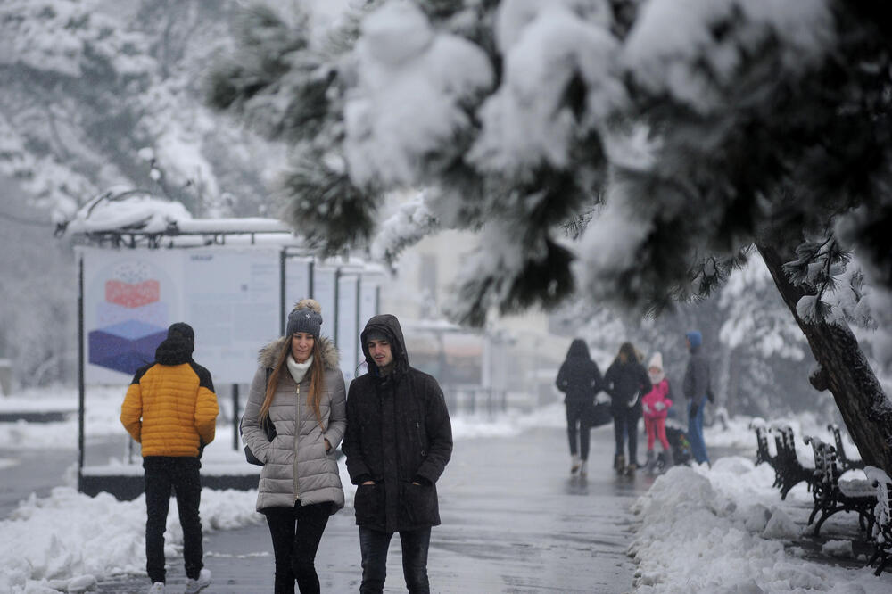DANAS OČEKUJTE SNEG U NEKOLIKO GRADOVA: Srbijom će PROTUTNJATI hladni front, temperature idu ISPOD NULE