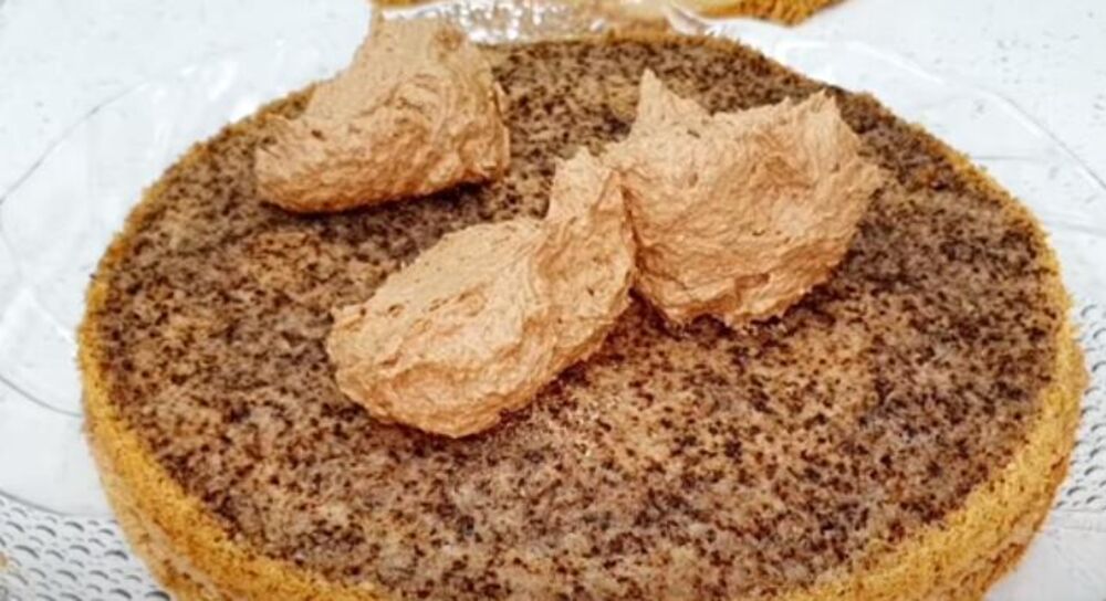 Filovanje torte sa čokoladom i orasima