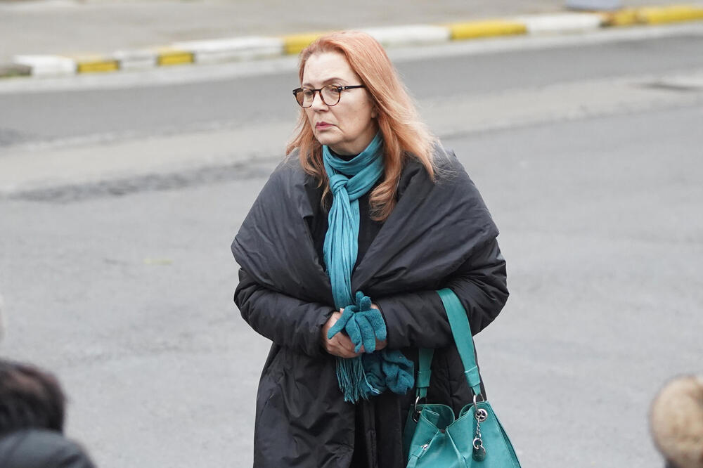 TANJA BOŠKOVIĆ UTUČENA DO KOSKE NA SAHRANI SVOJE KOLEGINICE: Glumica se slomila od TUGE, HRABRO JE IZDRŽALA!