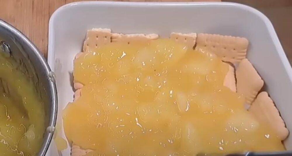 Filovanje kolača sa jabukama