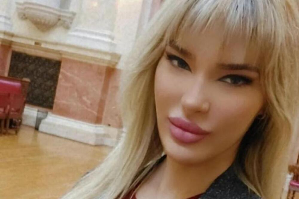 Ona preti da bude nova poslanica u Skupštini Srbije? Plavuša žarila za govornicom, sad nosi jednu od moćnih titula