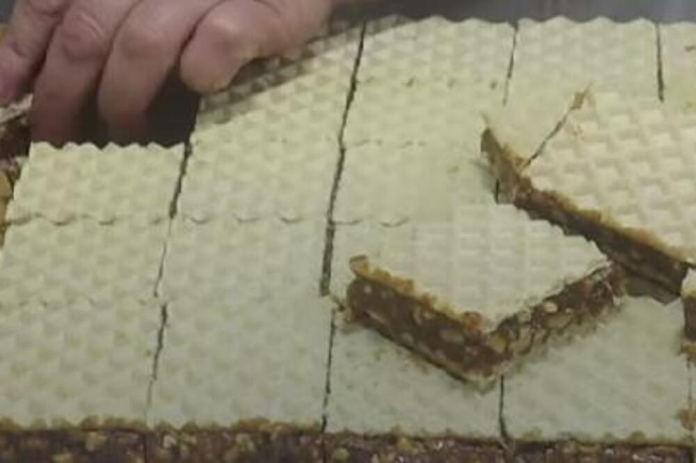 Starinske oblande od samo 4 sastojka vraćaju u detinjstvo: Preukusan kolač koji se generacijama obožava