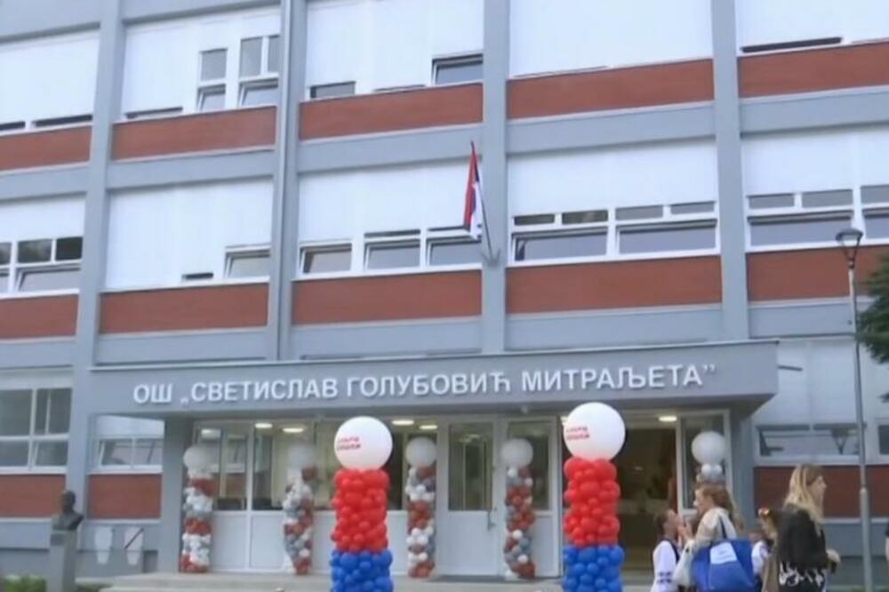 ĐACI OVE ŠKOLE DOBILI 30 NAJSAVREMENIJIH UČIONICA! Obnovljena škola u Batajnici izgrađena 1969. godine!