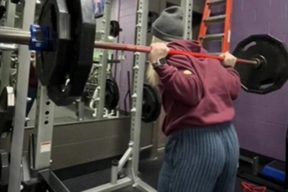 OTIŠLA U TERETEANU I DIGLA NAJVEĆI TEG, A ONDA JE HTELA DA PROPADNE U ZEMLJU: Devojka se IZBLAMIRALA za SVE PARE