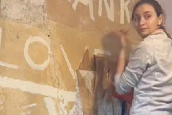 ŽENA SKINULA TAPETE U STANU I ISPOD NJIH NAŠLA PORUKU KOJA JE RASPALAKALA CELU SRBIJU: Ovo nema NI U FILMU