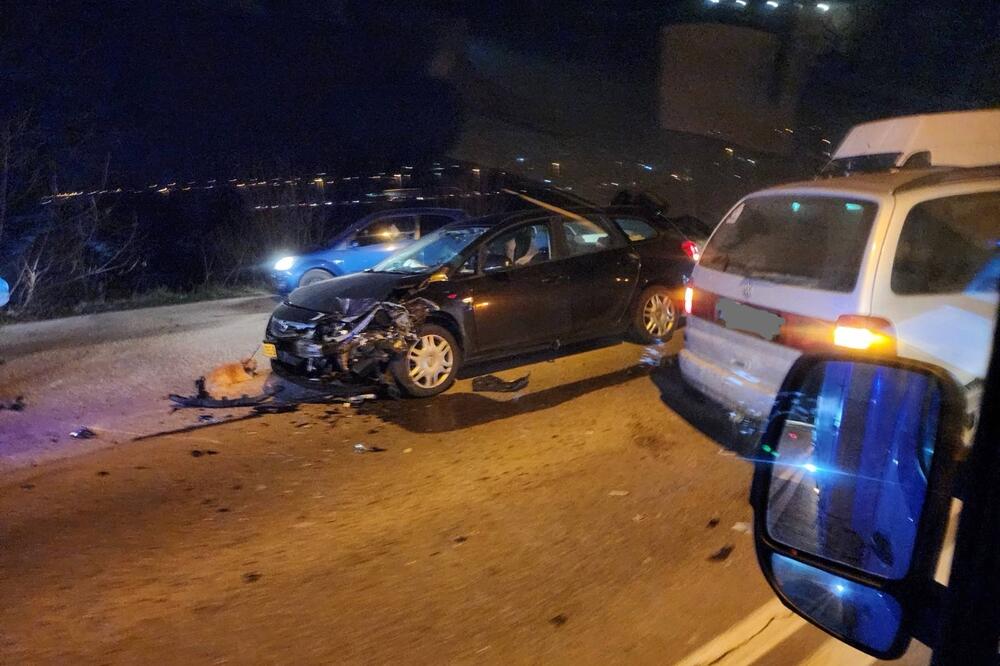 AUTOMOBIL SMRSKAN, KILOMETARSKE KOLONE: Žestok SUDAR kod Preljine! (FOTO)