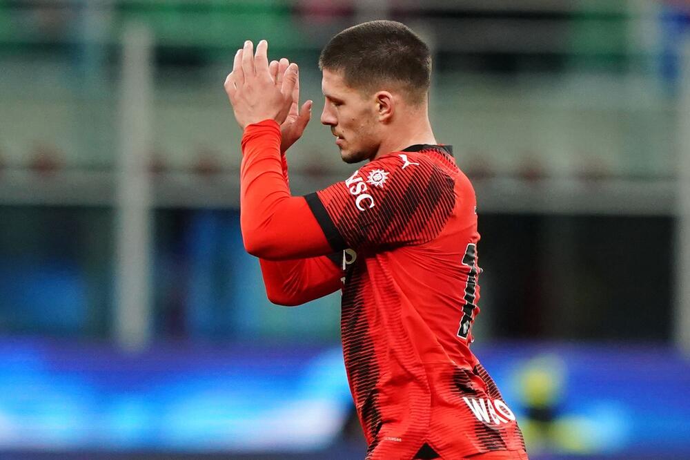 Luka Jović u dresu Crvene zvezde!