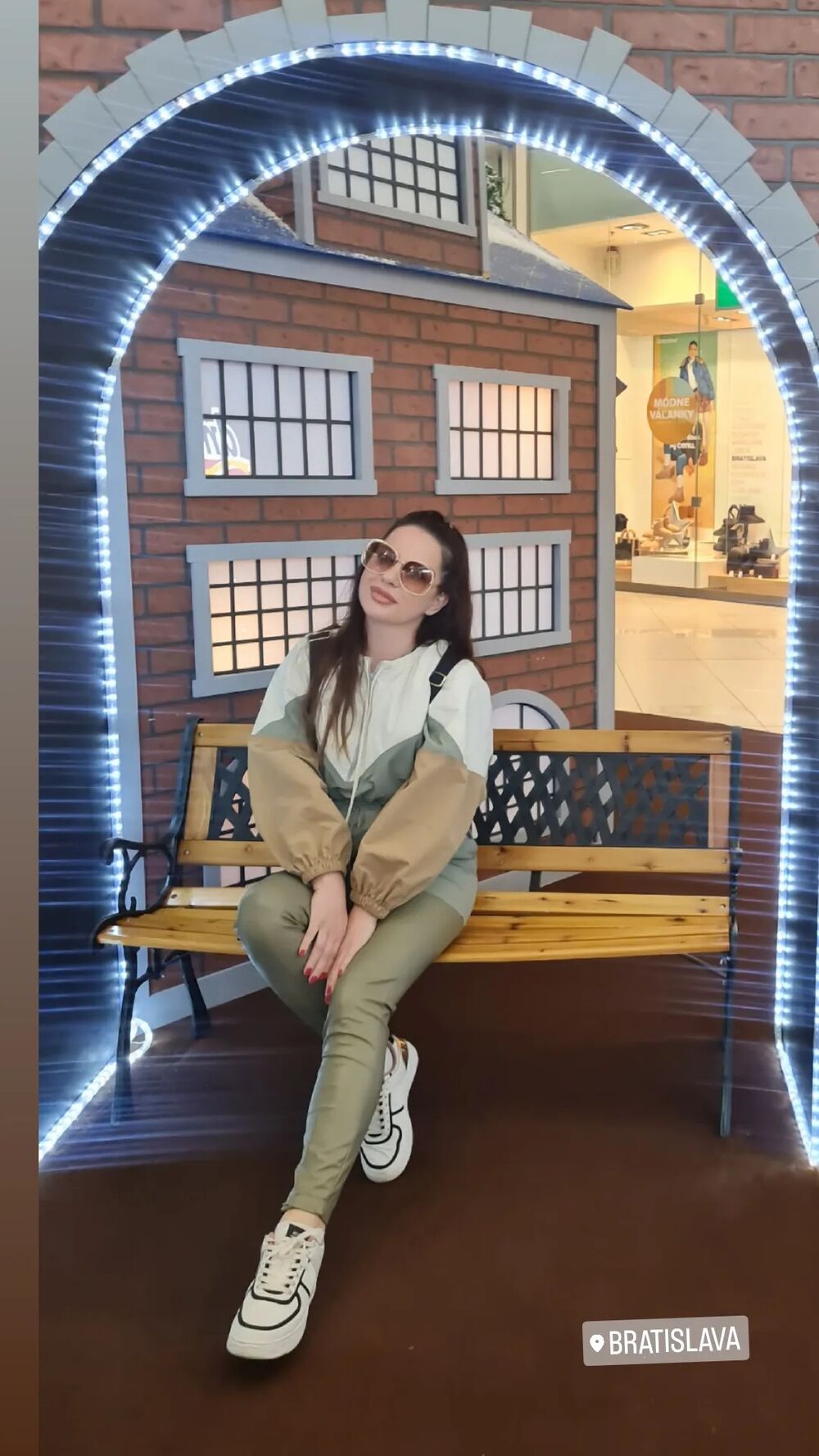  Natalija je otputovala iz Srbije.