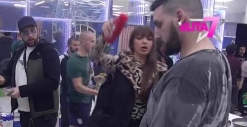 Ovo nije sprečilo Miljanu u njenoj nameri da urniše Zolu. 