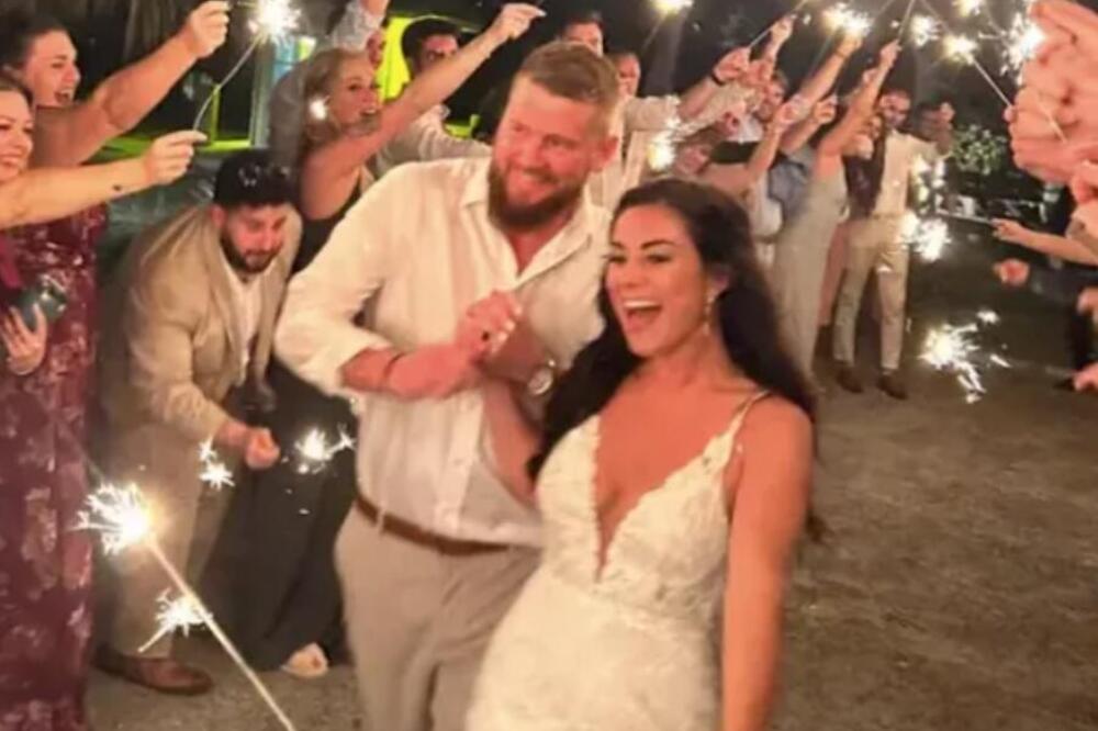 ŽENA JE POGINULA SAMO PAR SATI NAKON VENČANJA: Zbog njenih poslednjih reči PLAKAO JE CEO SVET, NAJEŽIĆETE SE