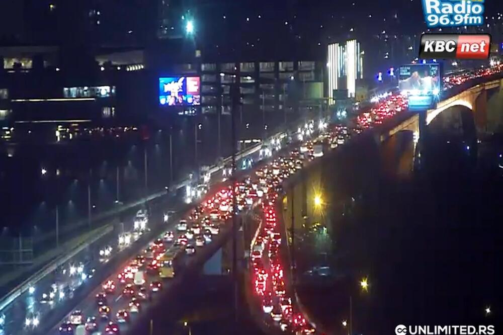 AKO KREĆETE KA CENTRU, NAORUŽAJTE SE STRPLJENJEM: Vozila MILE, a i ovi DELOVI su ZAKRČENI (FOTO)