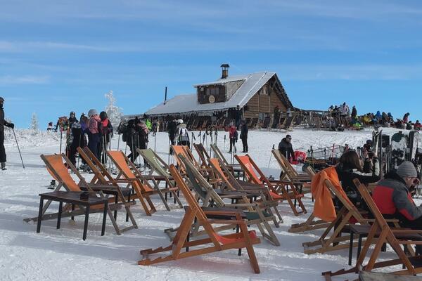 ČAJ 250, PLJESKAVICA 1.200! Beograđanka se od CENA na srpskoj planini HVATA za glavu, a jedna stavka je FRAPIRAJUĆA