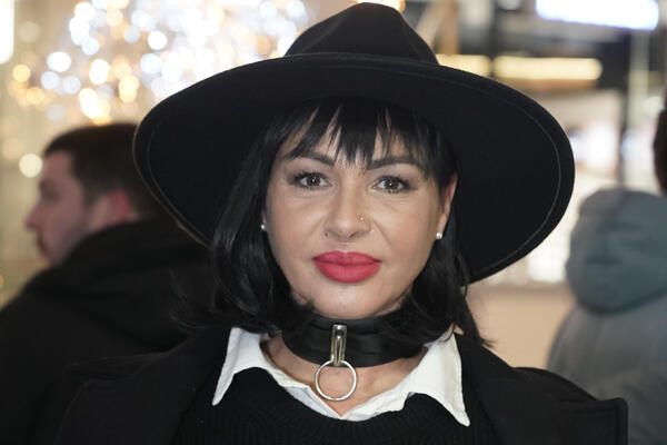 PEVAČICA JAVNO REKLA KO JOJ JE ZABIJAO NOŽ U LEĐA: Bila je LINČOVANA zbog ovoga, a pomenula je i POROKE