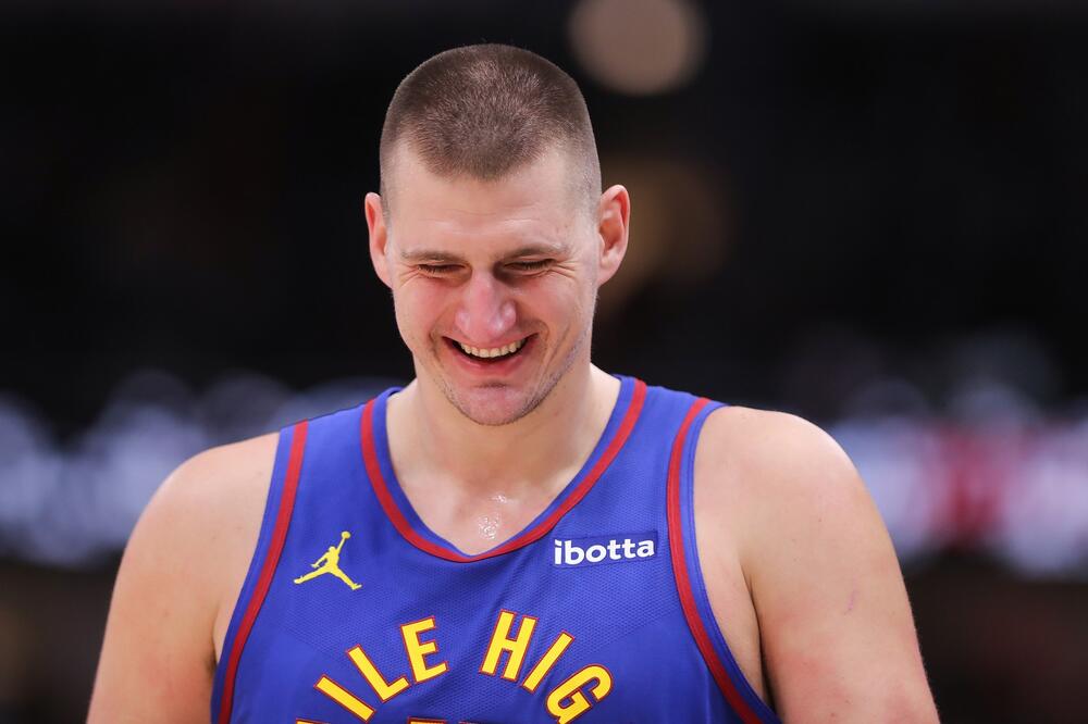 "SREĆA ŠTO NISMO IGRALI U SRBIJI, VOLIM SVOJ NOVAC, NEĆU O SUDIJAMA!" Jokić nasmejan posle isključenja (VIDEO)