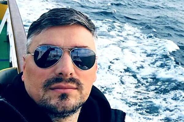 SRPSKI MEDIJI SU PRESTALI DA PIŠU O NJEMU, A ONDA JE I NESTAO: Stric mu je MUZIČKI MAG, ali nije imao USPEH KAO ON