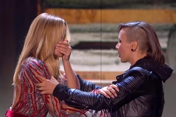 TAKMIČARKA JE IZAŠLA NA BINU I POZVALA ČLANICU ŽIRIJA SA NJOM: Kad je izašla iza bine, sledila se u mestu