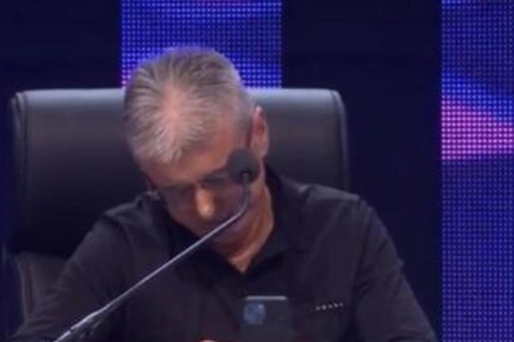 ŠTA SE DEŠAVA? Saša Popović nije mogao da ZAUSTAVI SUZE, jedva uspeo da IZGOVORI OVE REČI