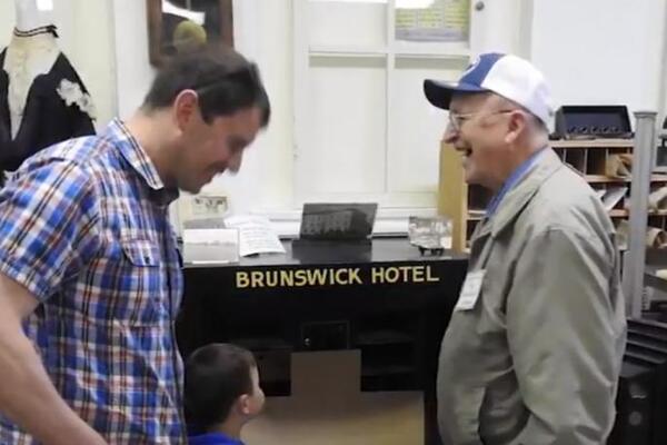 PUNIH 40 GODINA SVI SU POKUŠAVALI DA OTVORE OVAJ SEF, A ONDA JE DOŠAO ON: Kad su videli sadržaj, popadale im vilice