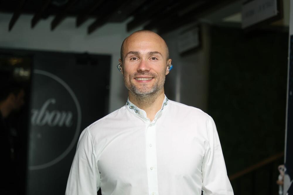 SOFRA O MUZIČKOJ LEGENDI SVE OTKRIO: Spomenuo i DNEVNU SOBU, ovo niste sigurno znali