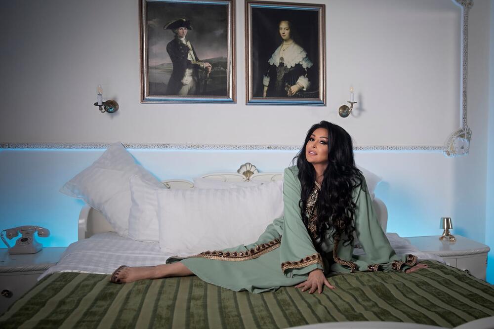 ČEKANJU JE KRAJ: Dragana Mirković predstavila pesmu posle pauze, publika oduševljena novom saradnjom sa Cobijem