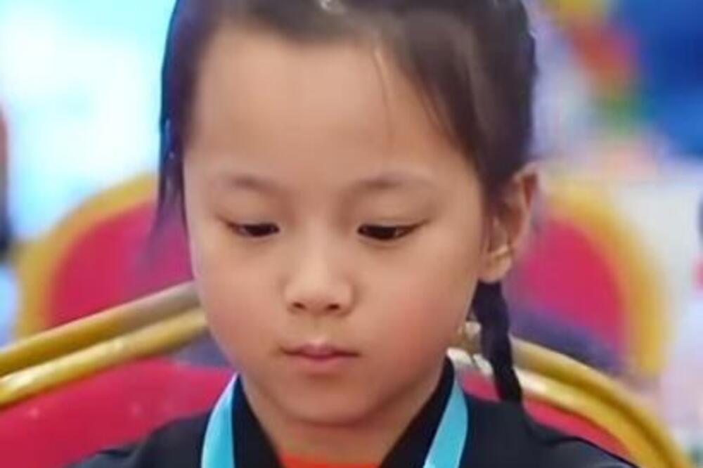 IMA SAMO 6 GODINA, A OBARA REKORDE: Devojčica REŠILA na takmičenju, gledajte šta je URADILA! Skidamo KAPU (VIDEO)