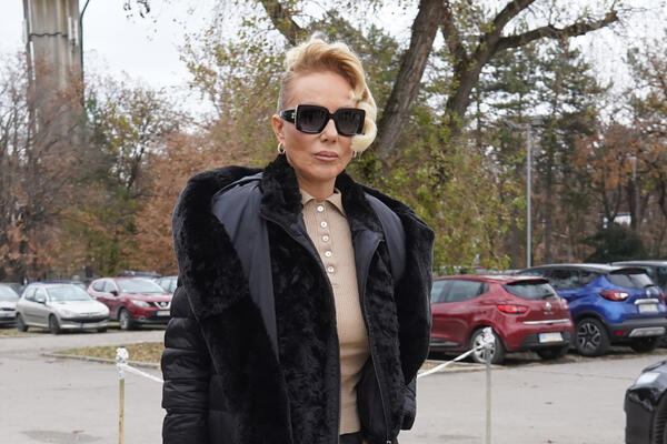 "MUŠKARAC NE MORA DA SE ODREKNE SVOJE KARIJERE" Lepa Brena nikad iskrenije o MAJČINSTVU I KARIJERI