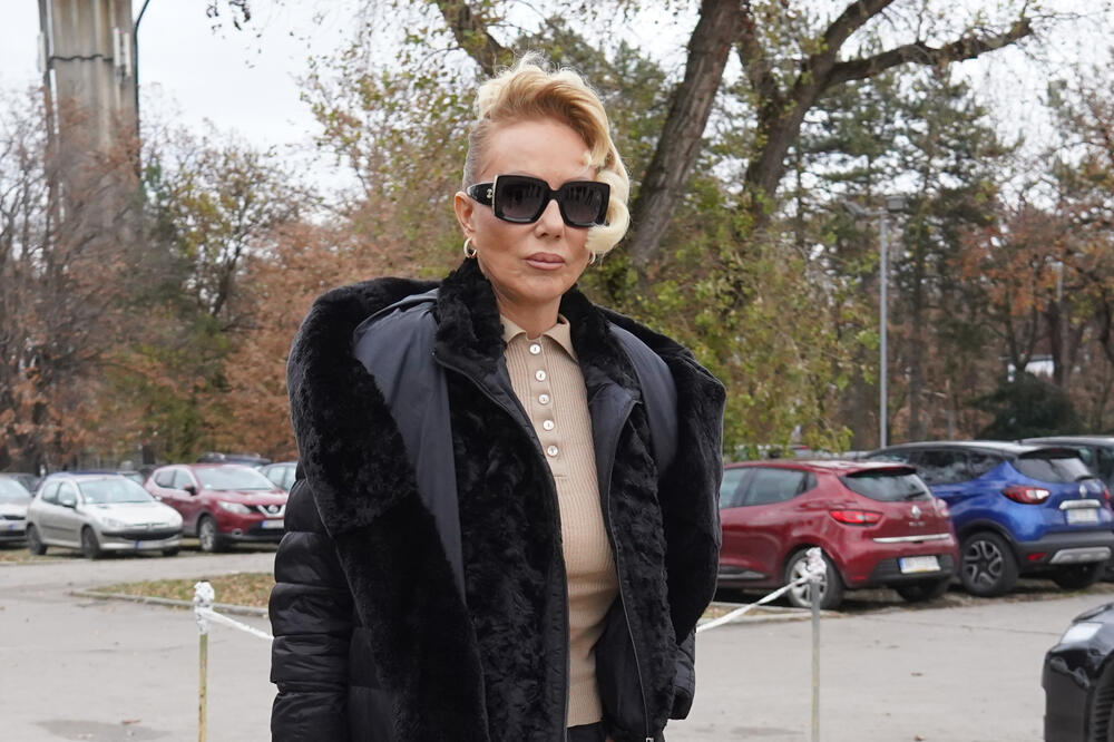 "MUŠKARAC NE MORA DA SE ODREKNE SVOJE KARIJERE" Lepa Brena nikad iskrenije o MAJČINSTVU I KARIJERI