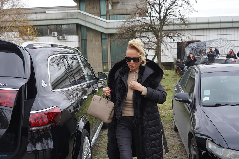 Beograđani nisu znali šta ih je snašlo: Zbog Brene narod napravio haos na Terazijama, došla i policija