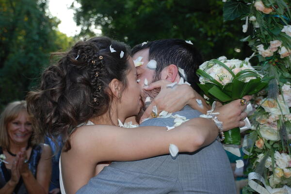 EKSKLUZIVNO! Evo kako je izgledala SVADBA VODITELJSKOG PARA SA RTS-a: Nisu imali PEVAČICU nego je PEVALA MLADA