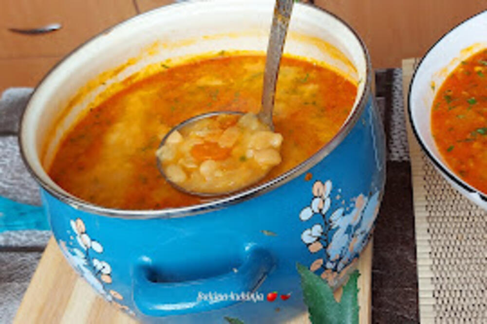 BAKA JELA OTKRILA RECEPT ZA NJEN ČUVENI KLOT PASULJ: Ne treba vam MESO da bi RUČAK "KIDAO", ovo će vas ZASITITI