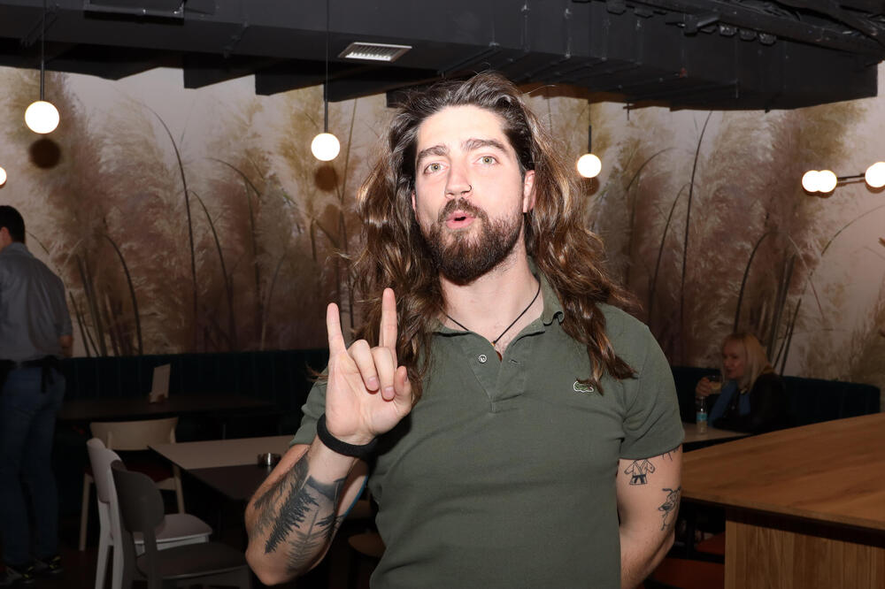 ON JE PROŠAO KAO BRESKVICA: Oglasio se uoči najavljenih PROTESTA, jedno mu je KOMIČNO, pomenuo i Olju Kovačević