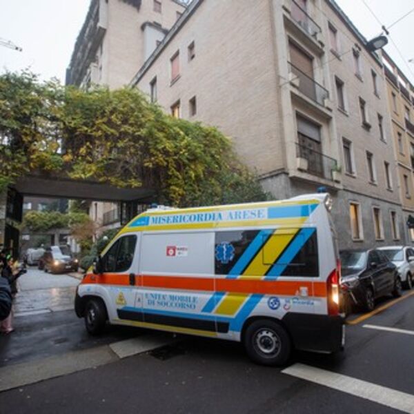 JEZIVA TRAGEDIJA U ITALIJI: Majka bacila troje dece sa terase, pa i sama skočila u smrt, dok je otac... (VIDEO)