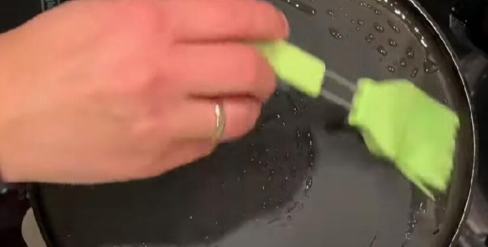 Ulje u tiganju za palačinke