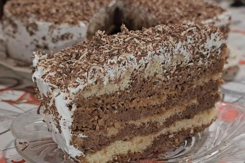 NAJKREMASTIJA ''POLICAJAC TORTA'' KOJU JE CELA JUGA OBOŽAVALA: Gotova za svega par minuta - recept iz stare sveske