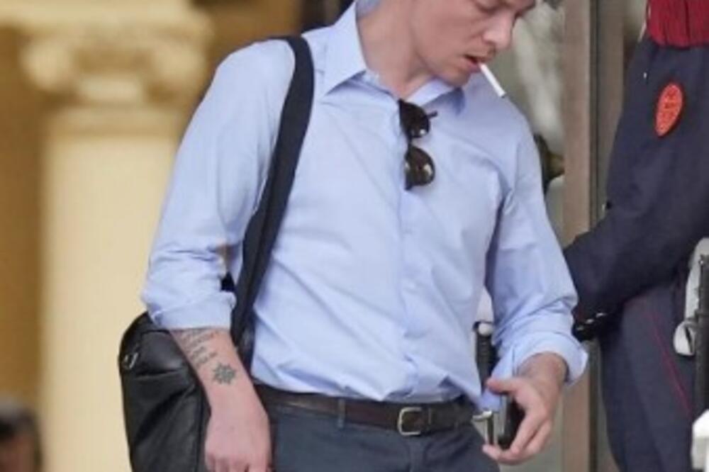 SAVETNIK PREDSEDNIKA ARGENTINE ŠOKIRAO CEO SVET: Isplivala fotografija njegove TETOVAŽE, evo šta je na njoj