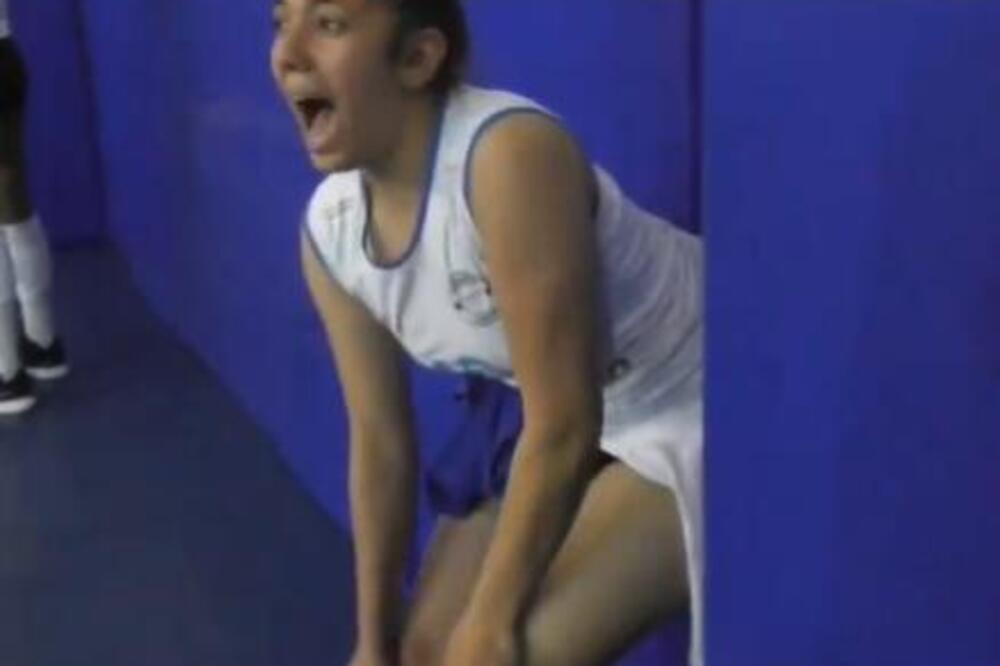 ŠTA JE S MOZGOM? Ovo je UŽASNO, pogledajte šta se desilo ovoj odbojkašici usred utakmice! (VIDEO)