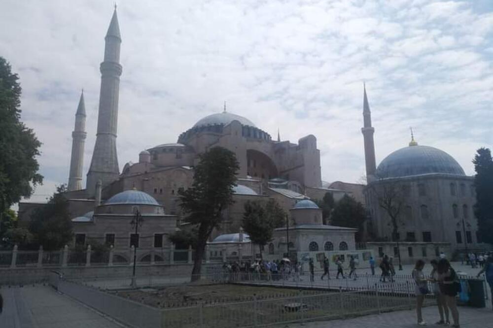 POGINULO NAJMANJE 15 OSOBA: Izbio požar u NOĆNOM KLUBU u Istanbulu