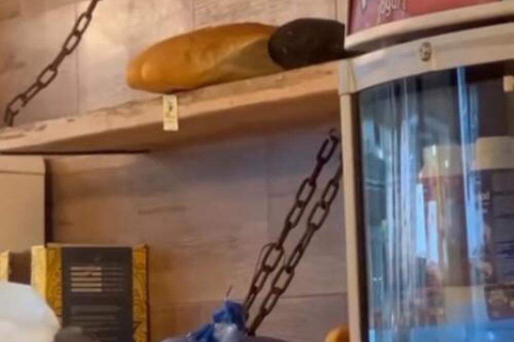 PRE NEKOLIKO DANA PACOVI, A SADA... ISTA PEKARA SAMO NOVA GADOST! Pogledajte šta se okomilo NA HLEB!(VIDEO)