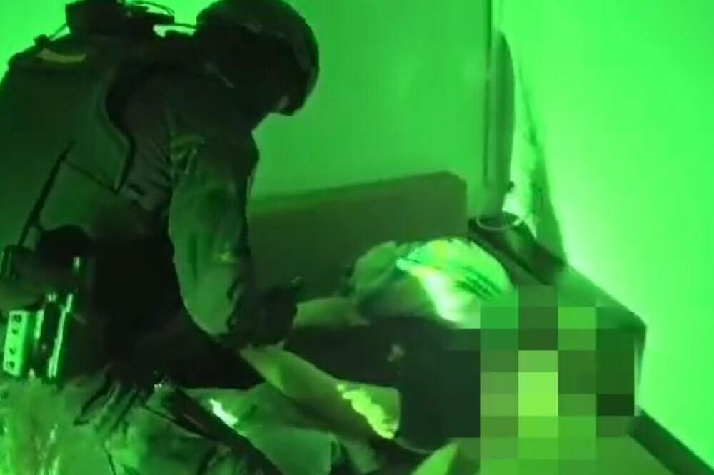 OTKRIVEN IDENTITET OSUMNJIČENIH ZA DOJAVE O BOMBAMA: Popadali na SPAVANJU, hapsili ih dok su bili u GAĆAMA (VIDEO)