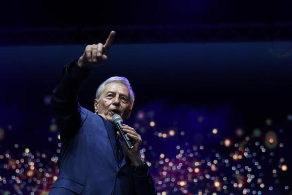 MIROSLAV ILIĆ PREKINUO KONCERT U BEOGRADU! Pevač jedva izustio: "Morao sam da zastanem" ŠTA SE DEŠAVA?