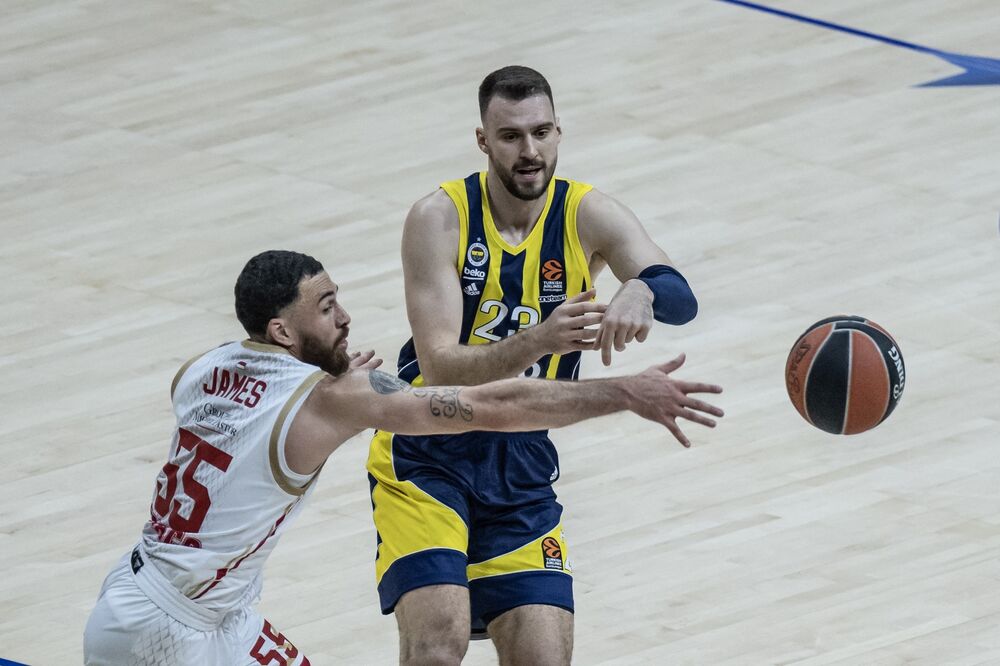Marko Gudurić (desno) na utakmici Fenerbahčea i Monaka