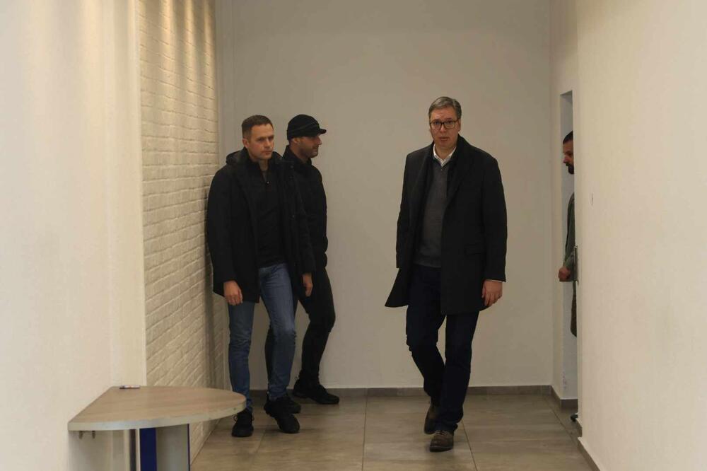 VUČIĆ STIGAO U ŠTAB SNS-A: Predsednik će u prostorijama stranke pratiti izborne rezultate