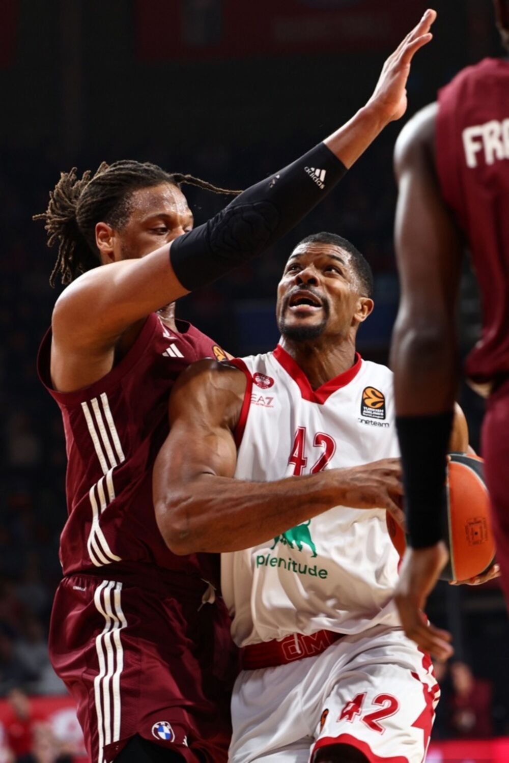 Fredi Gilespi (levo) na utakmici Bajerna i Olimpije Milano u Minhenu