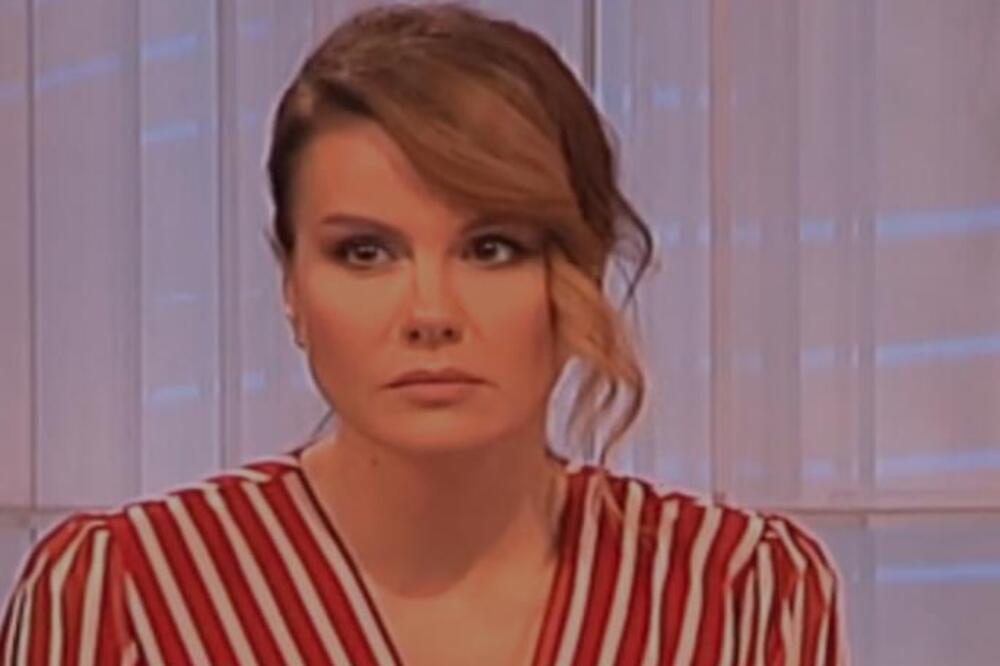 USRED SRPSKE EMISIJE UDARIO GROM, VODITELJKA URADILA OVO: U publici nastao muk, postoji video snimak svega